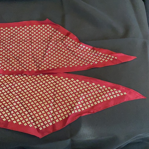 Vintage 80s Style maroon silky scarf - Picture 2 of 6